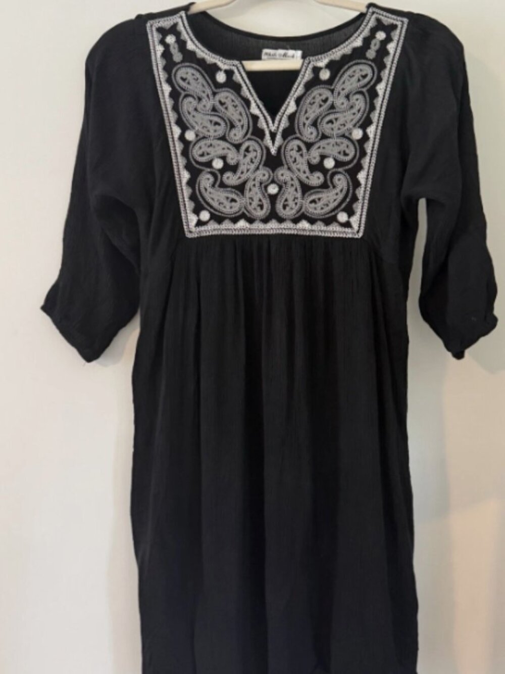 Women’s Lg/Med Embroidered Top Or Swimsuit Coverup Elastic Sleeve